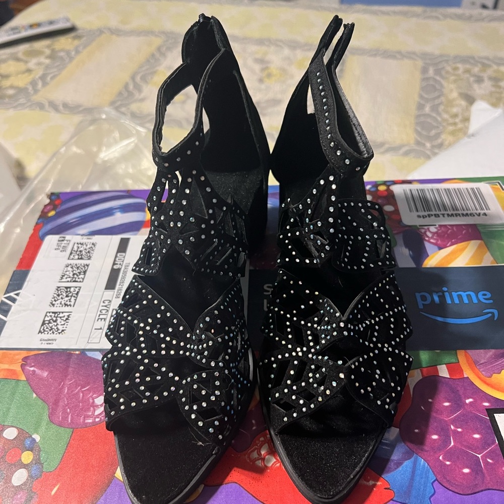 Ladies elegant cutout open toe block heel sandals